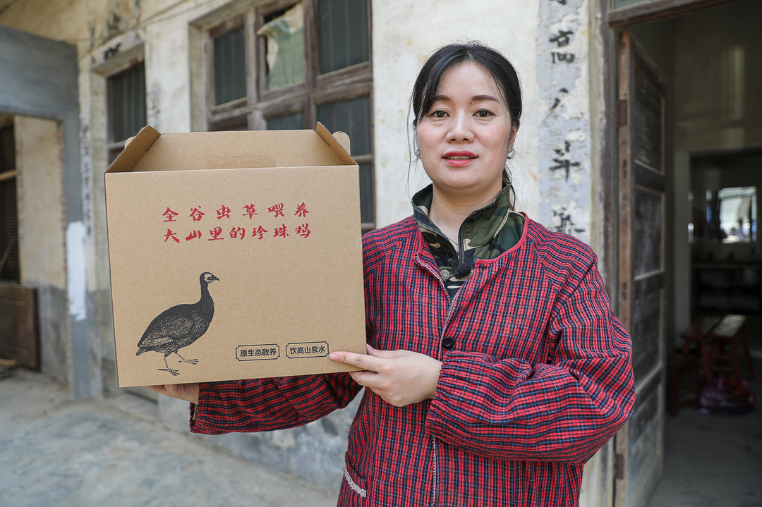 衡阳县李永微：短视频里养鸡乐