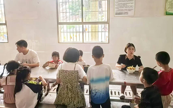 衡阳县九峰学校掀起爱粮节粮新“食”尚