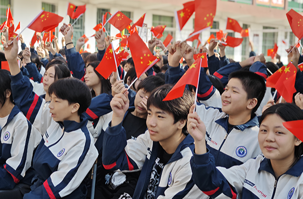 演陂中学举行“祖国在我心中”主题演讲比赛