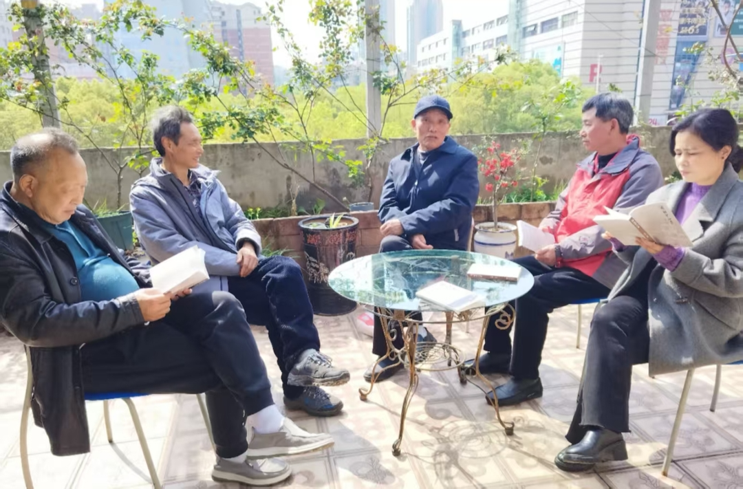 人间最重桑梓情！退休教师万忠奎携手学生共圆文化梦