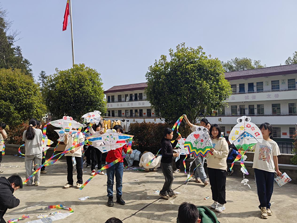 衡阳县九峰学校：好趁春日放纸鸢，文化科技在指尖