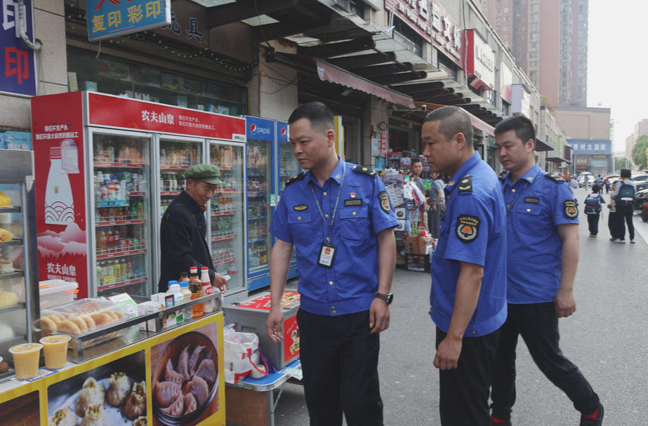 县城管综合执法局：整治市容市貌  提升城市“颜值”