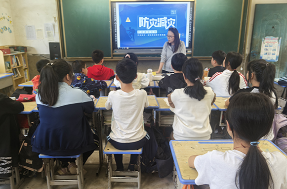 衡阳县九峰学校：防灾减灾日  演练护安全