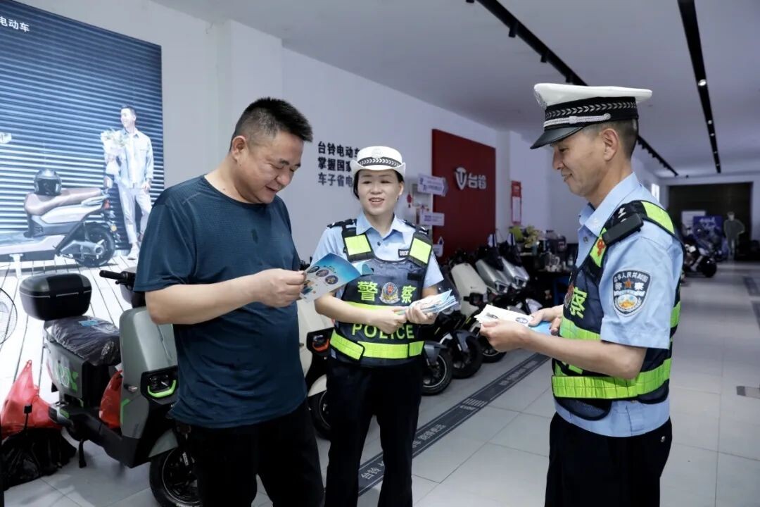 筑牢源头防线，衡阳县公安交警深入电动车销售、修理点开展交通安全宣传活动