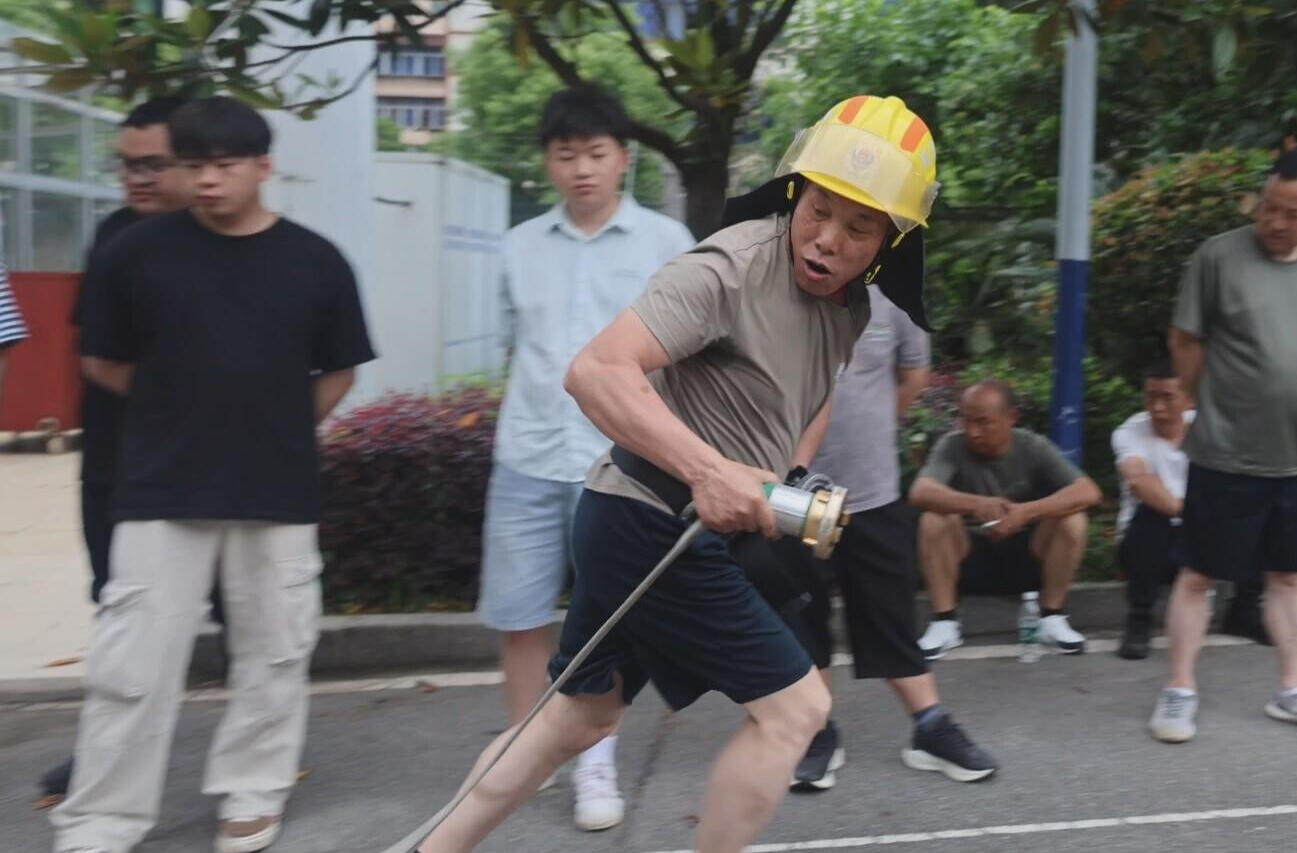 我县开展乡镇消防队伍技能比武 筑牢基层安全“防火墙”