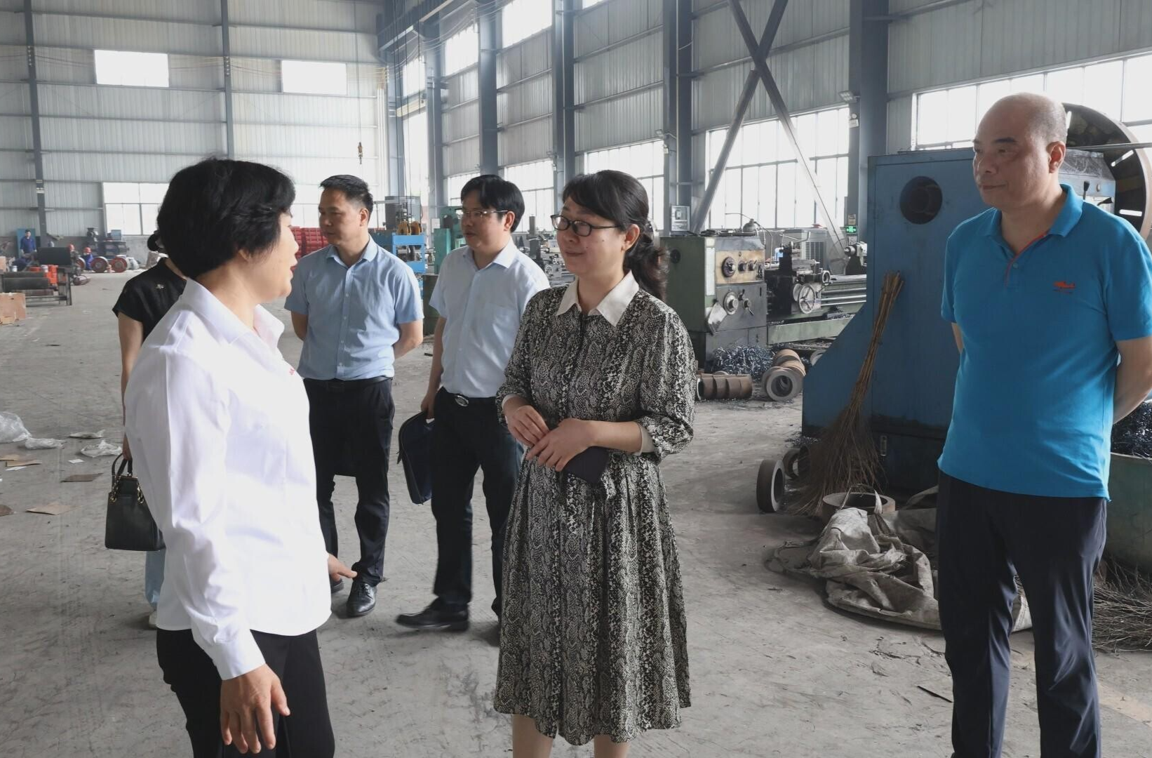刘洋深入企业开展“走找想促”和“三联三促”活动