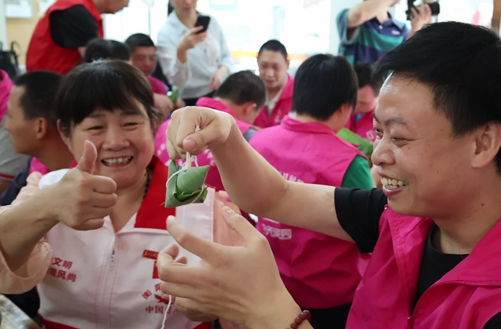 我们的节日·端午 | 浓情“粽”意迎端午 真情助残暖人心