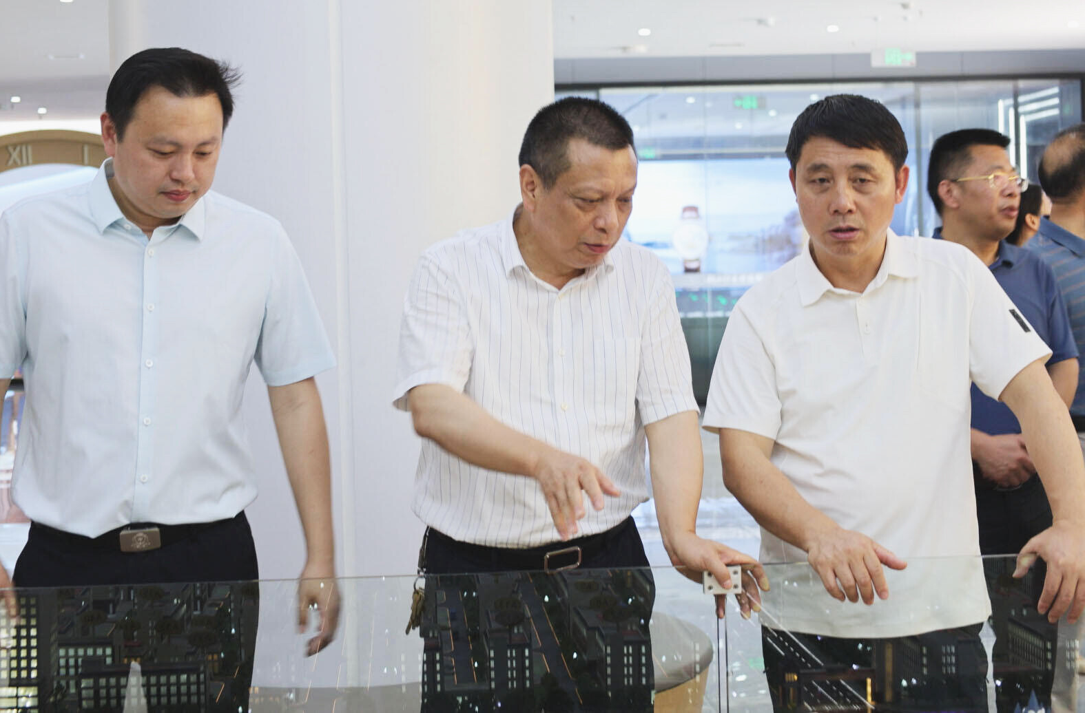 耒阳市政协考察组来我县考察“园区产业集聚度”发展经验