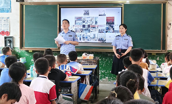 衡陽縣花灘完?。悍ㄖ蔚姆N子播撒校園 青春的腳步與法同行