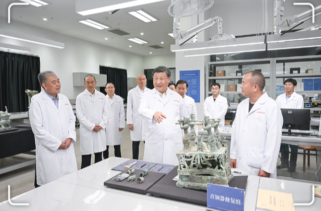 近鏡頭·習(xí)近平的文化足跡丨“期待著更長(zhǎng)的中華文明的發(fā)現(xiàn)發(fā)掘”
