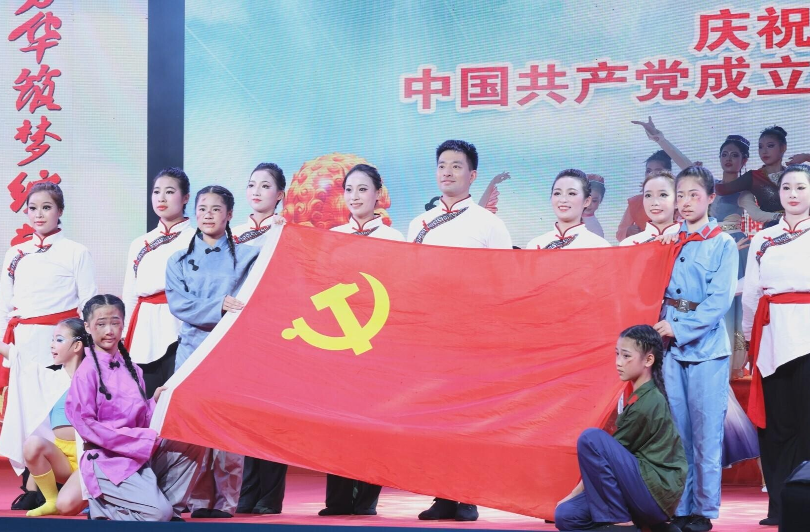 童心向黨傳薪火 載歌載舞慶“七一”
