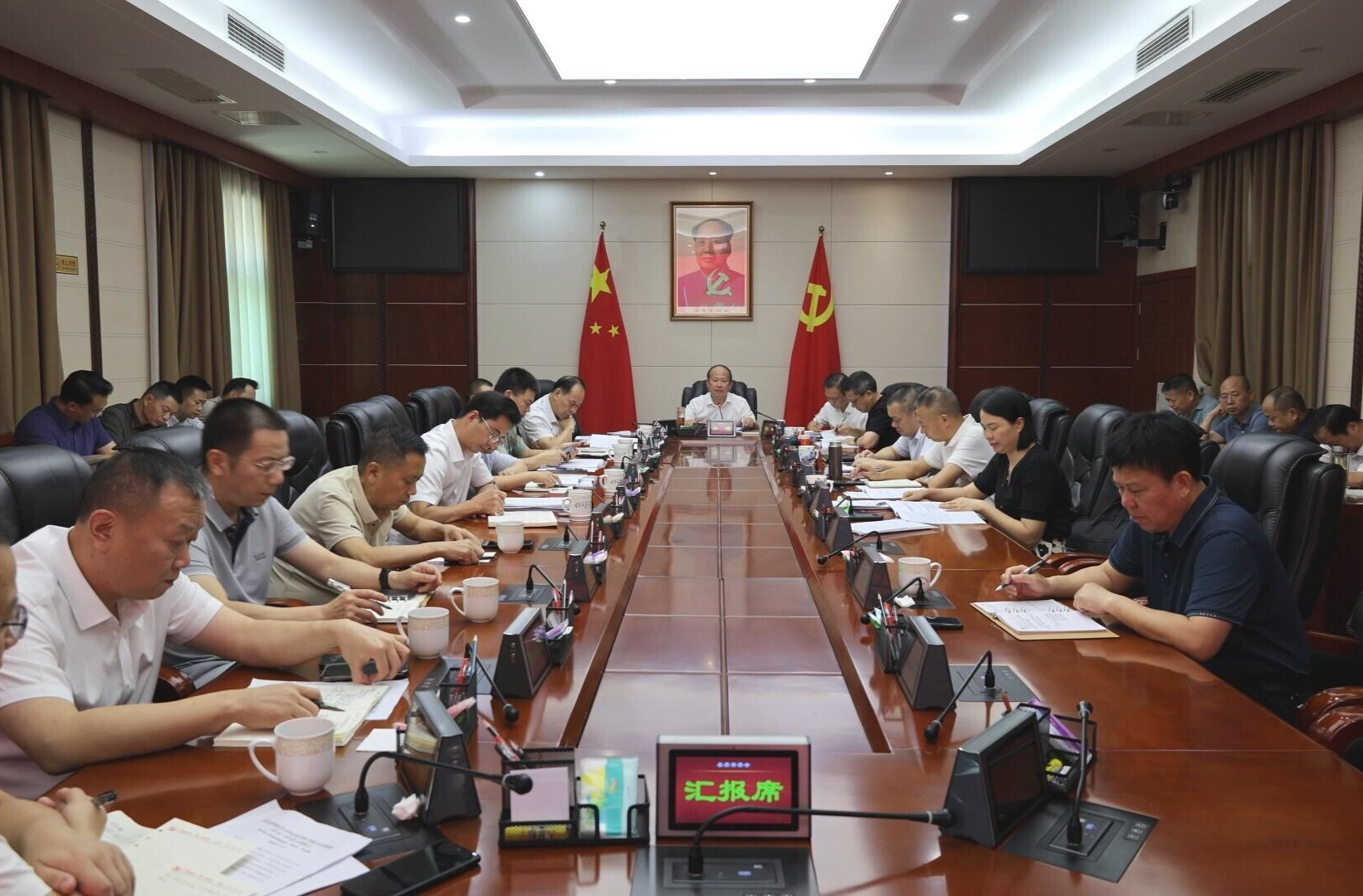 縣委理論學(xué)習(xí)中心組（擴(kuò)大）舉行2025年第10次集體學(xué)習(xí)  孫浩主持并講話
