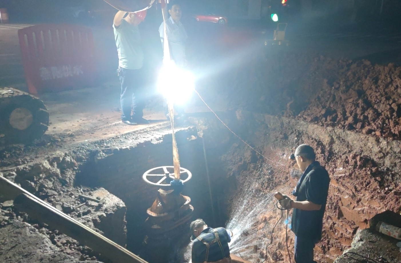 縣自來水公司：連夜搶修水管 保障居民用水無憂