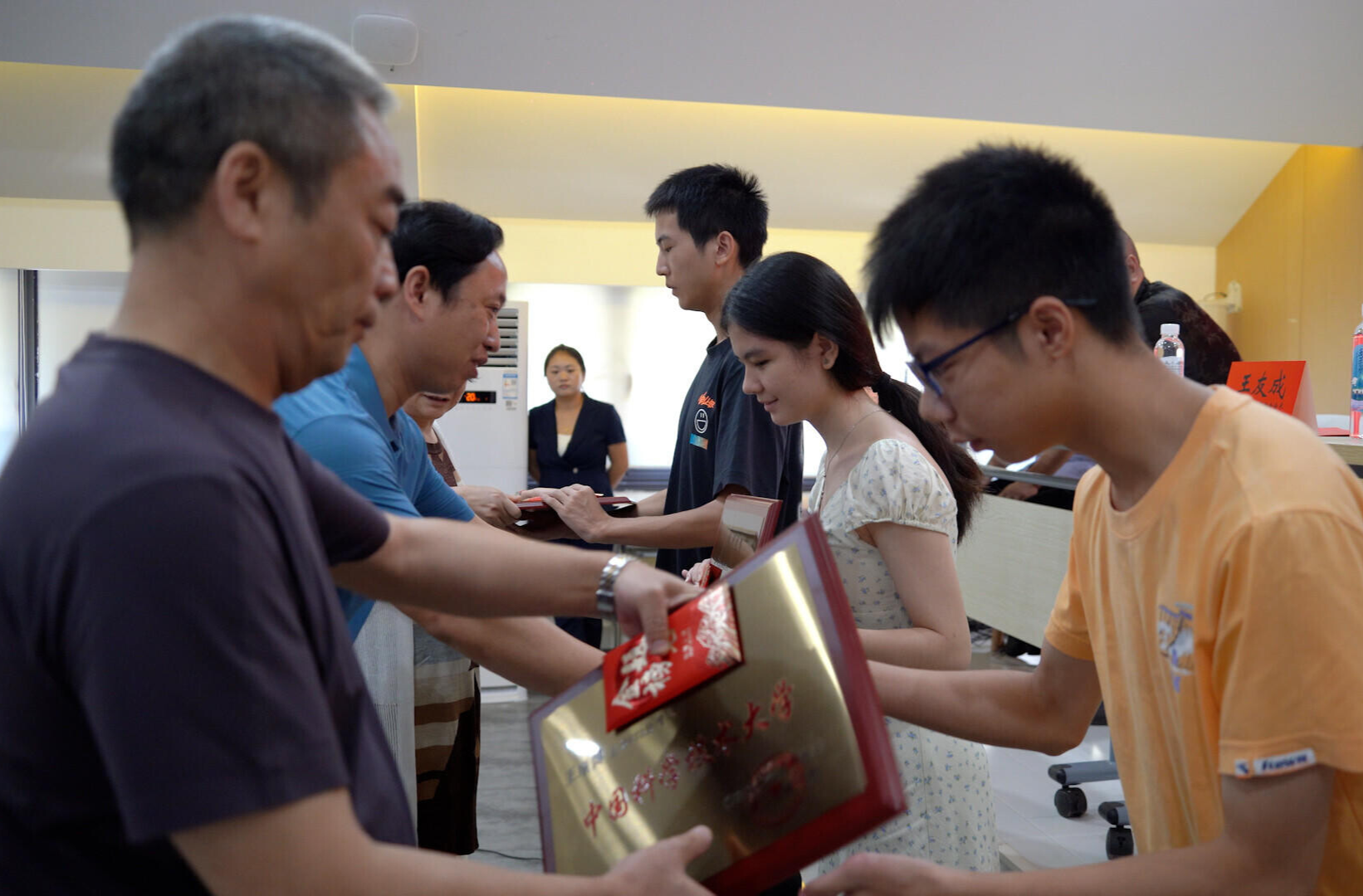 助學(xué)協(xié)會(huì)以獎(jiǎng)促學(xué) 激勵(lì)學(xué)子反哺家鄉(xiāng)