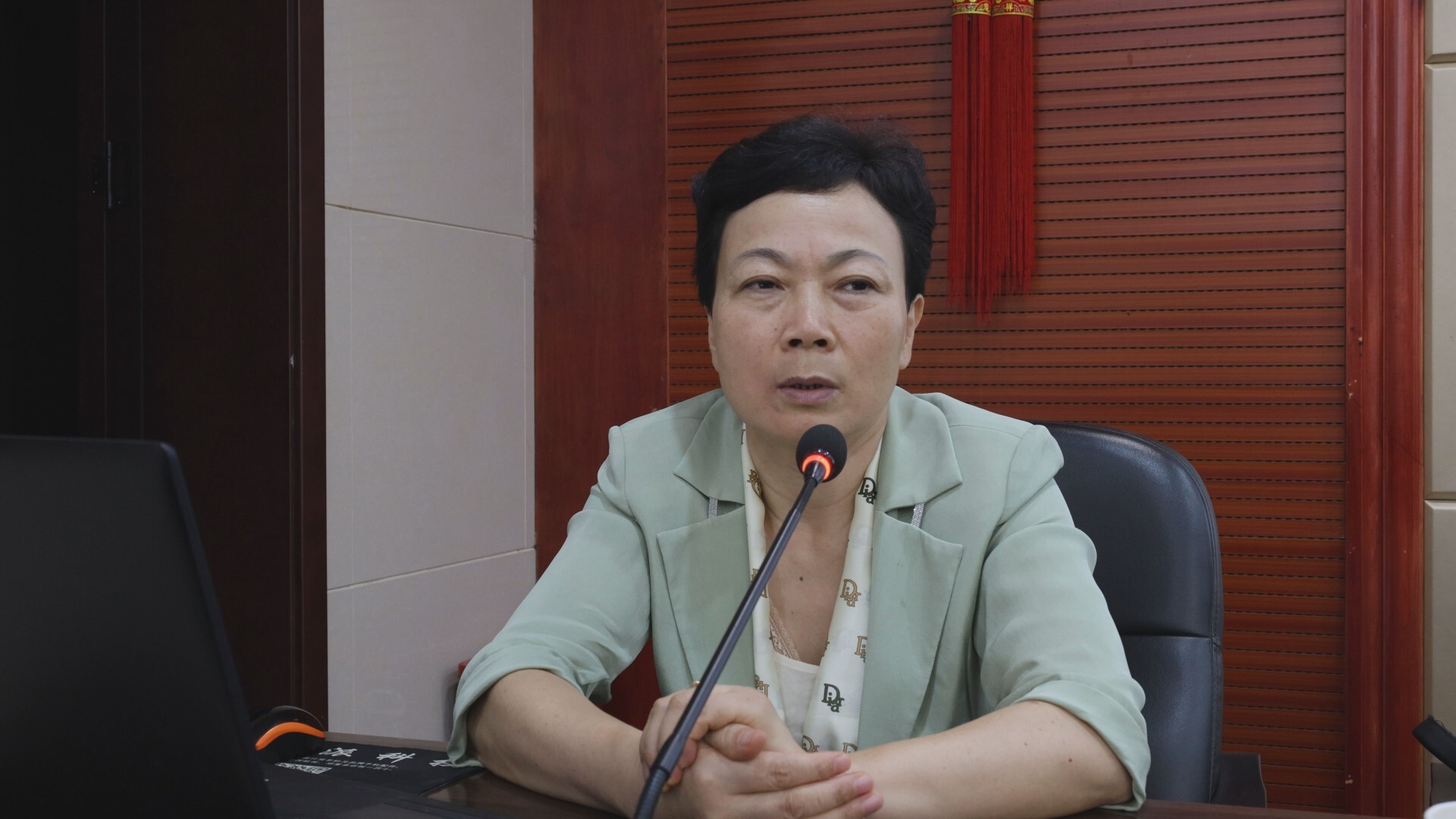 縣委理論學(xué)習(xí)中心組（擴(kuò)大）舉行2025年第12次集體學(xué)習(xí)