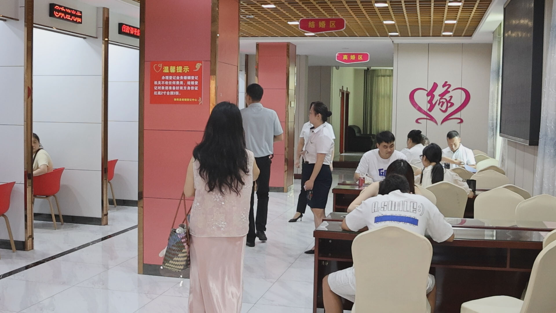 浪漫“七夕”｜縣婚姻登記中心迎來(lái)領(lǐng)證“小高峰”