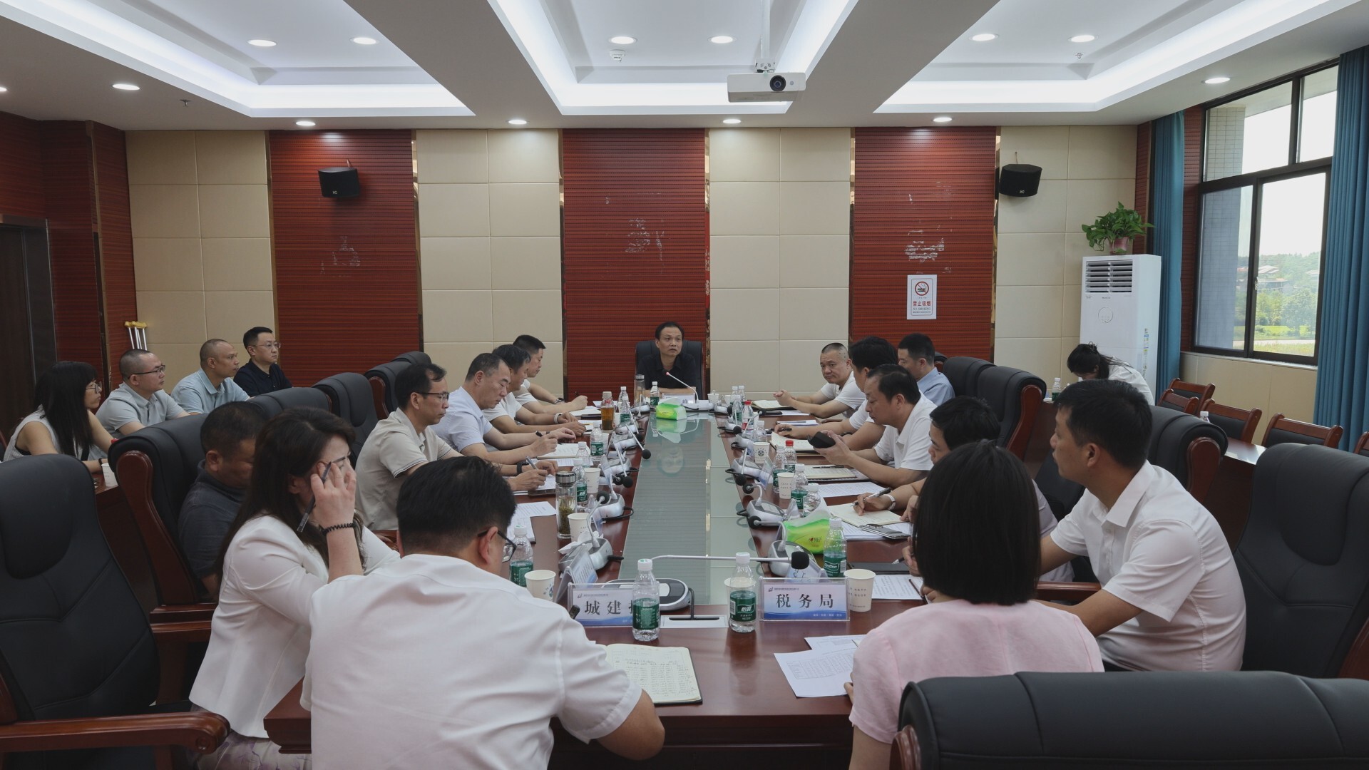 楊峰專題調(diào)研城建投工作：精準(zhǔn)把握政策導(dǎo)向，堅(jiān)定不移走市場(chǎng)化轉(zhuǎn)型發(fā)展之路