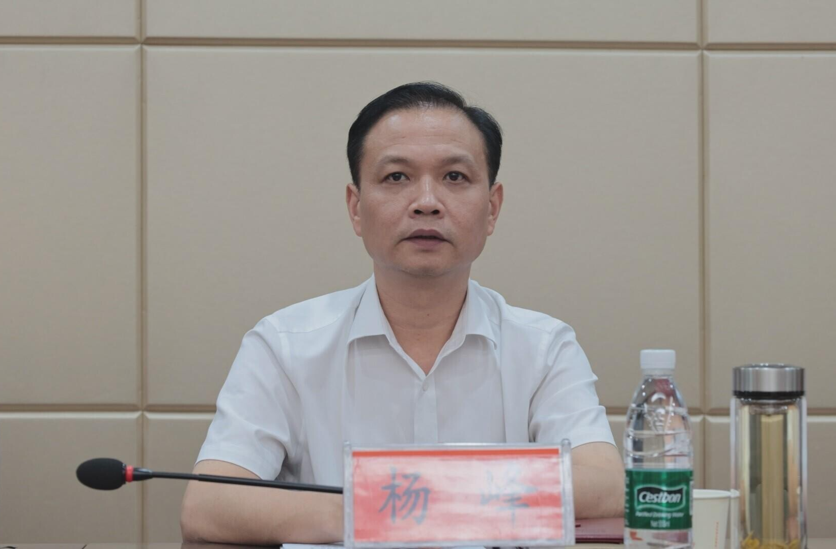 全縣鞏固拓展脫貧攻堅(jiān)成果同鄉(xiāng)村振興有效銜接工作調(diào)度會召開  楊峰：抓好“五個(gè)重點(diǎn)” 堅(jiān)決打贏過渡期收官之戰(zhàn)