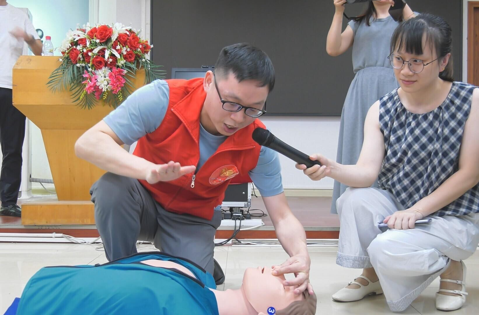 世界急救日 | 急救知識進(jìn)企業(yè)  共筑生命“防護(hù)網(wǎng)”