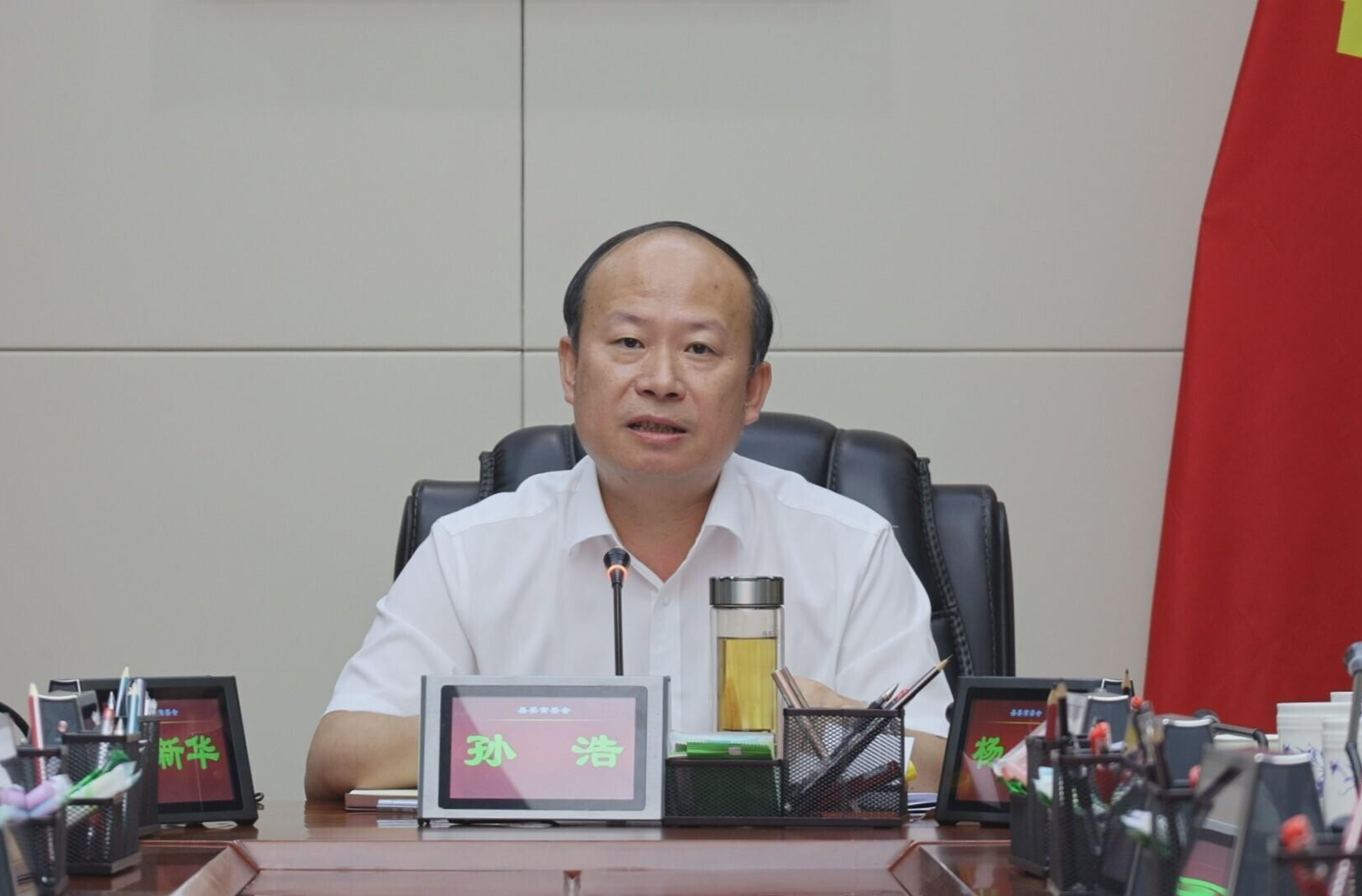 县委理论学习中心组（扩大）举行2025年第14次集体学习