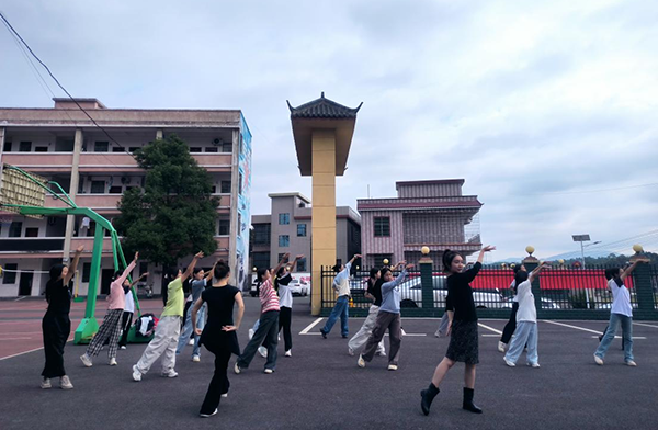 情暖山里娃 衡阳县这堂公益舞蹈课一上就是四年