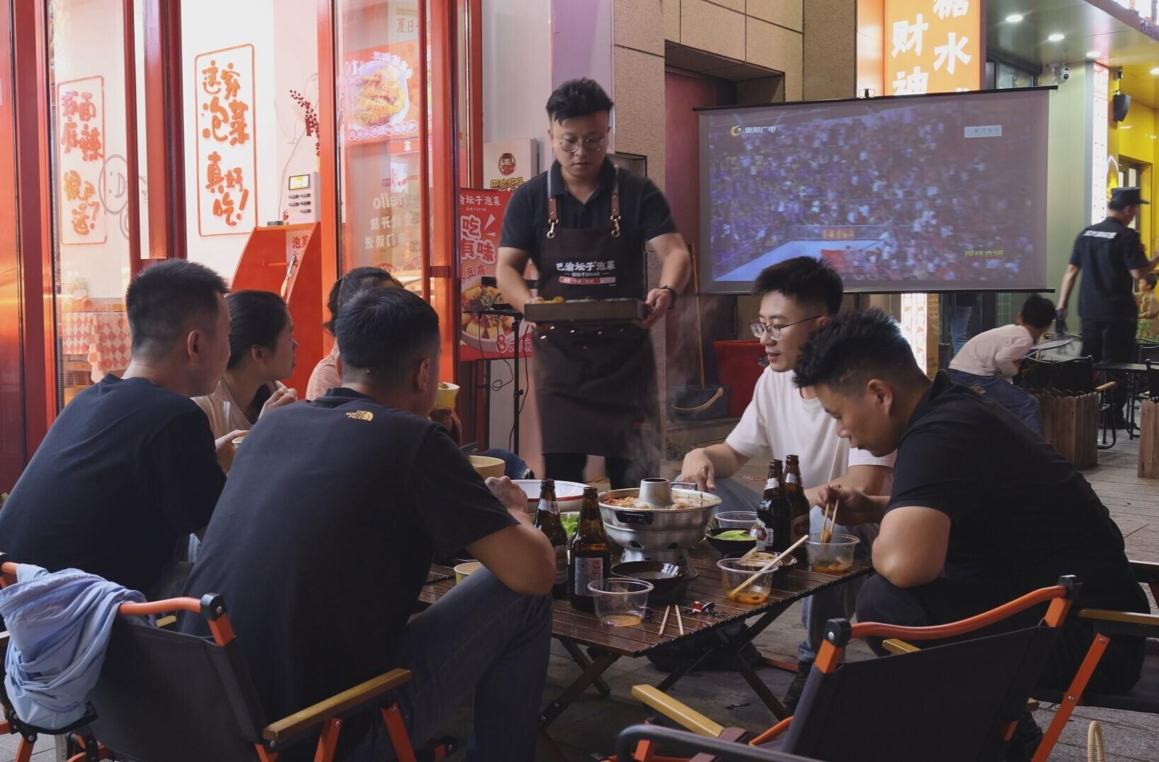 湘超联赛点燃市场消费新引擎