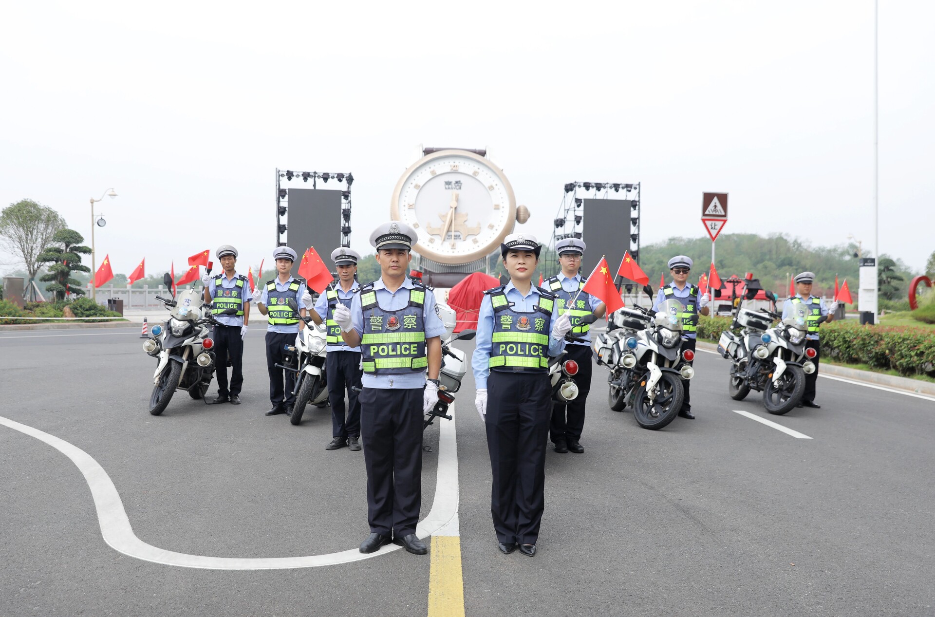 【佳节我在岗 安全更团圆】月满国庆，衡阳县公安交警坚守一线护团圆