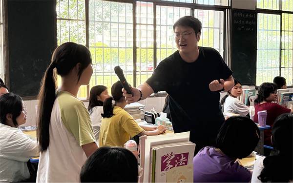 衡阳县金兰中学：博士用AI技术点亮乡村孩子的科技梦