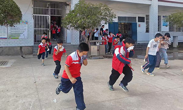 衡阳县台源中心小学：消防应急演练，火线护卫平安