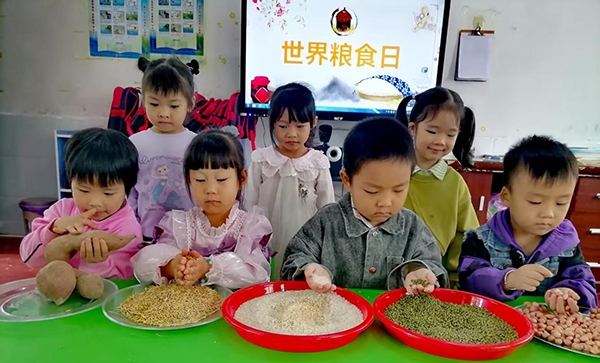界牌镇中心幼儿园：“爱粮节粮”知艰辛 “光盘行动”启童心