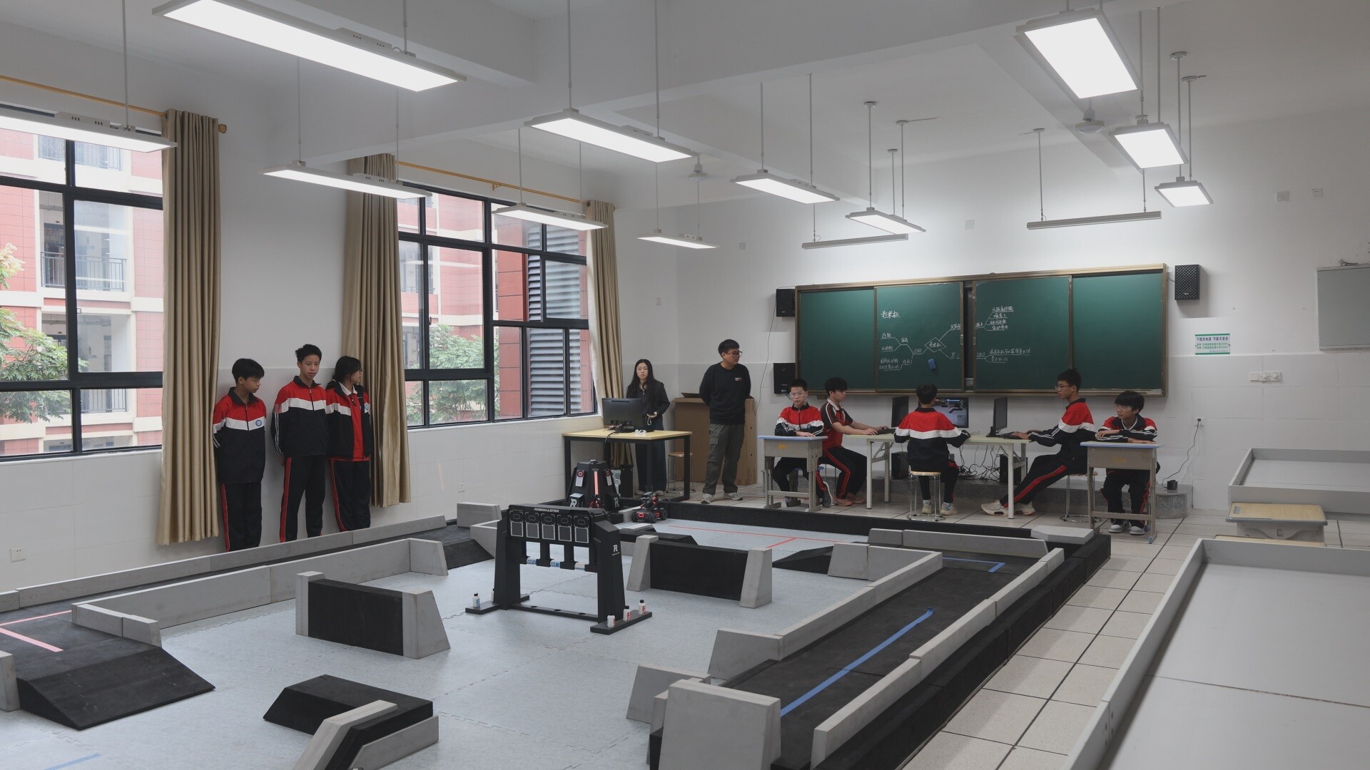 让科普之光照亮更多人｜英南学校：构建多元科创教育体系，赋能时代新人全面发展