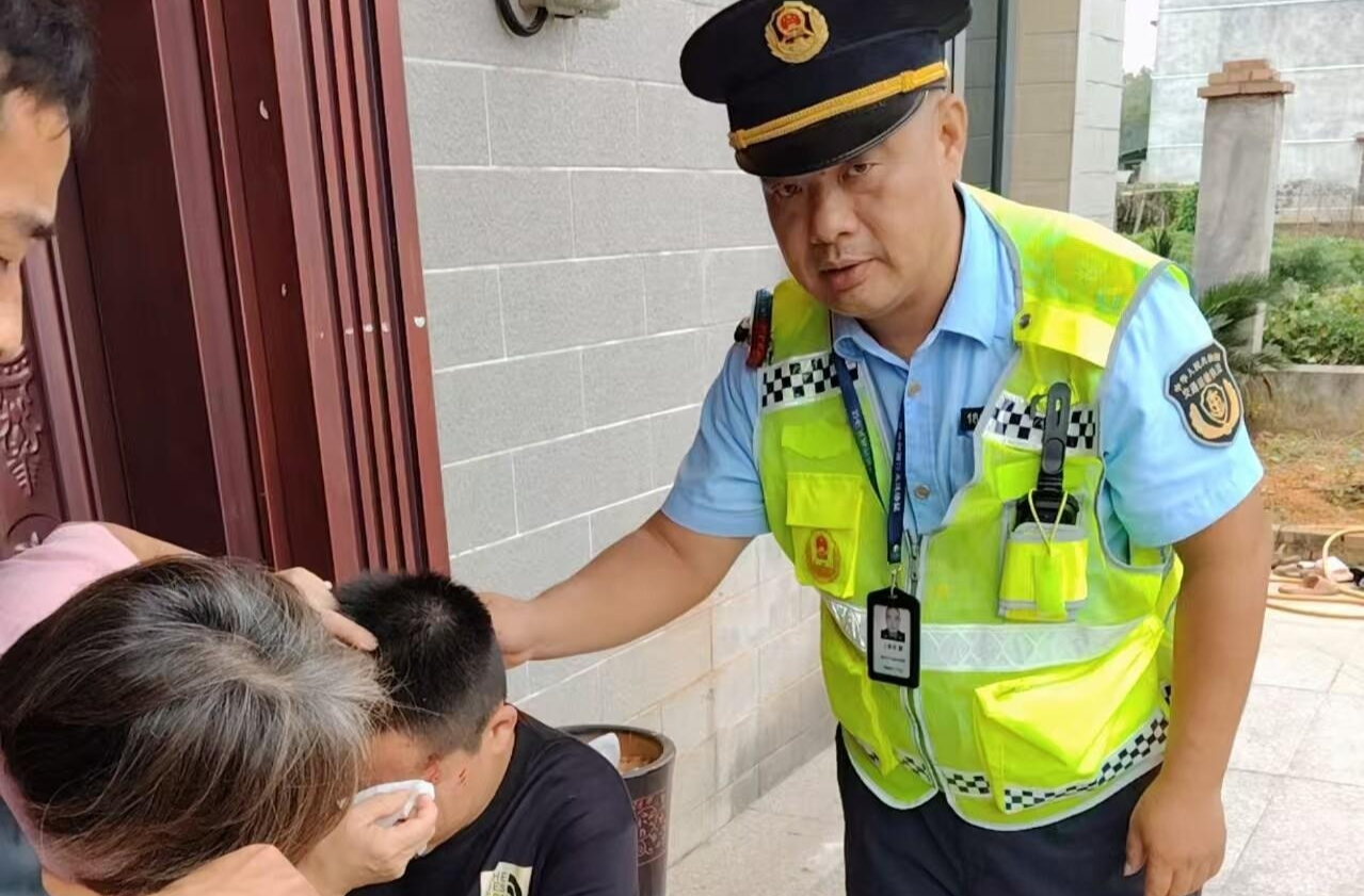 演陂镇：交通执法速救援 危急时刻护孩童