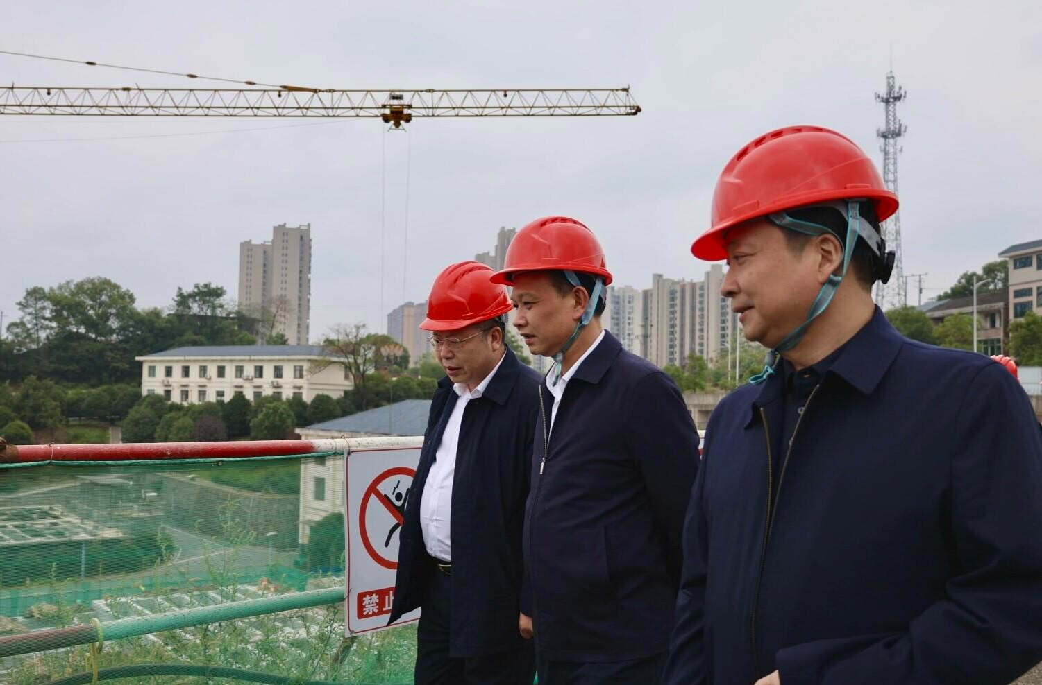 杨峰调研房地产业和建筑业发展情况 把握政策导向 坚持系统施治 推动“两业”平稳健康发展