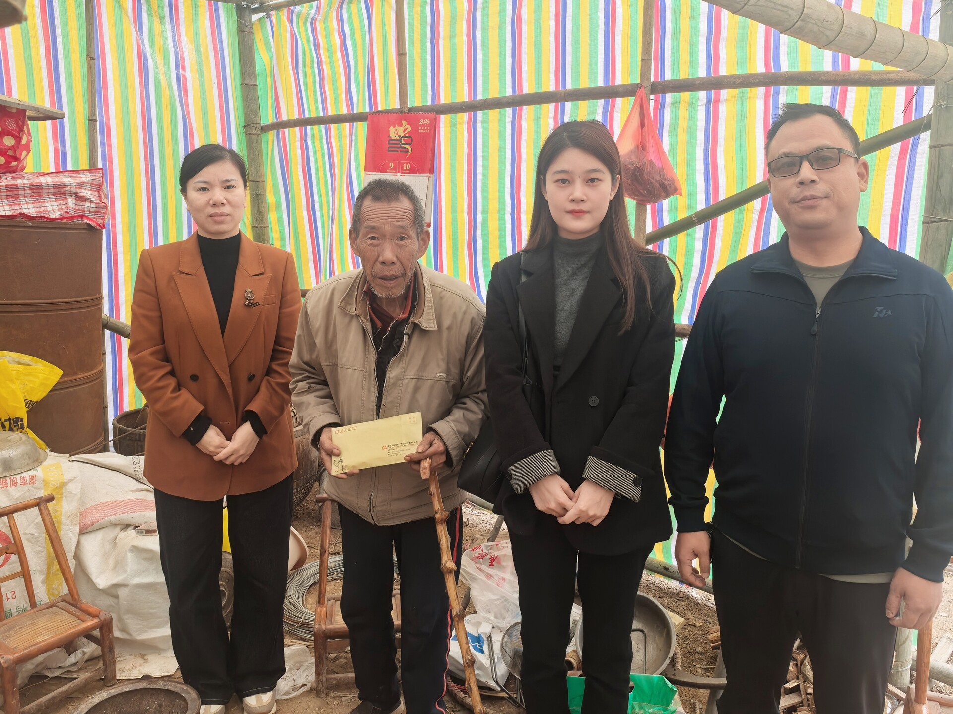 爱心企业情系基层 中华保险温暖甘泉村困难群众