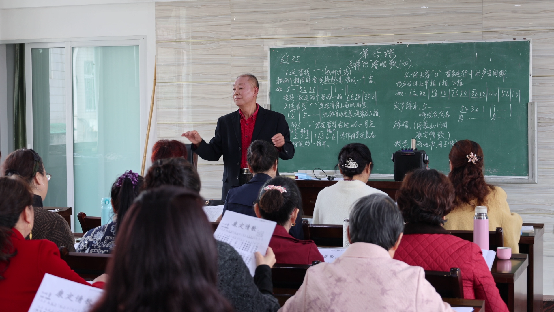 老年大学欢乐多  “银发”课堂绽芳华