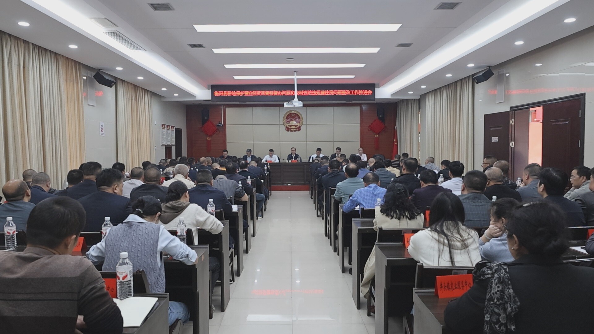 我县安排部署耕地保护重点工作 杨峰：扛牢责任担当 严守耕地红线