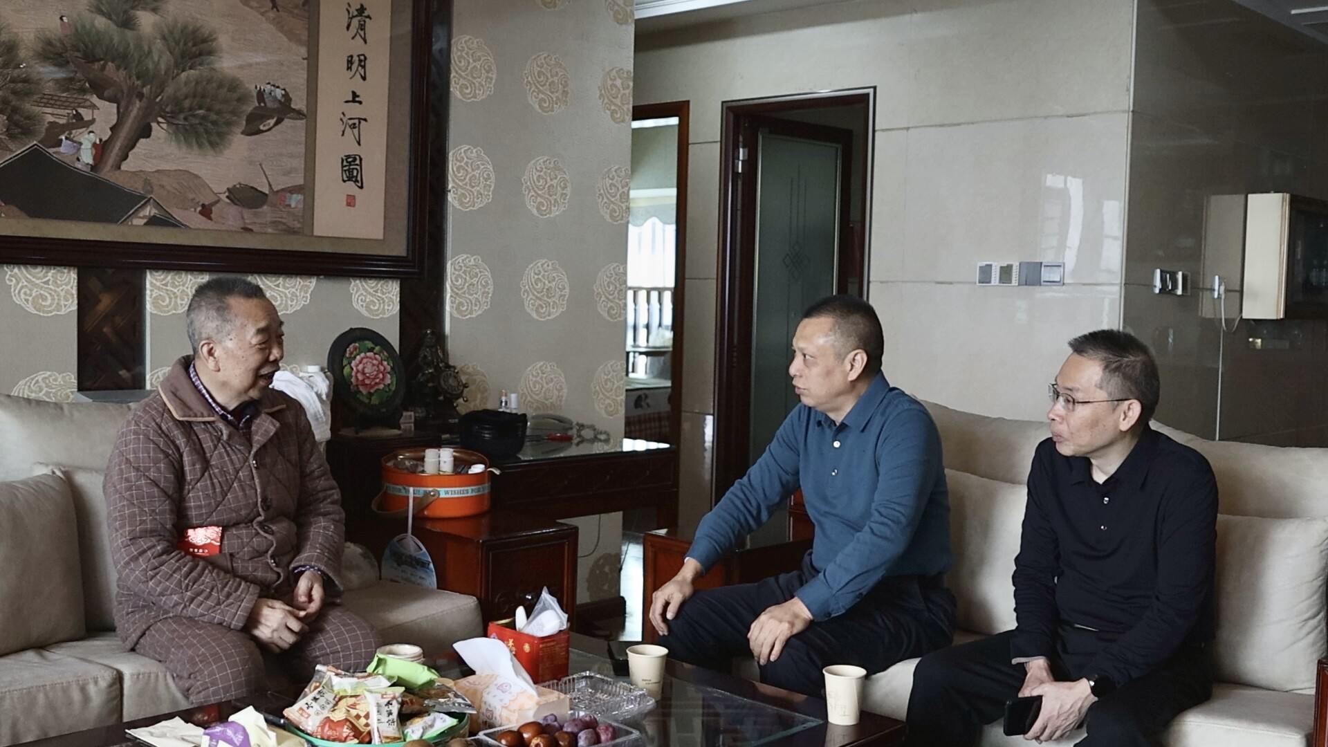 方云耕走访慰问离退休老干部