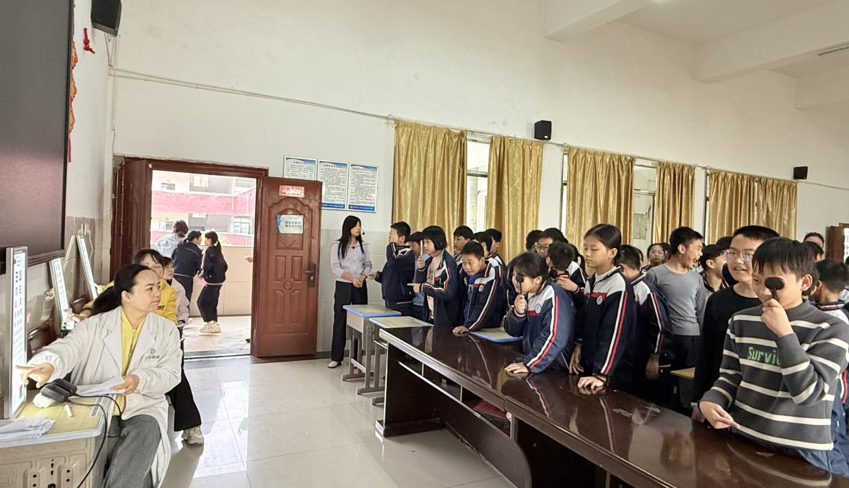 衡阳县江山学校：免费视力检查  守护学生“明眸”健康