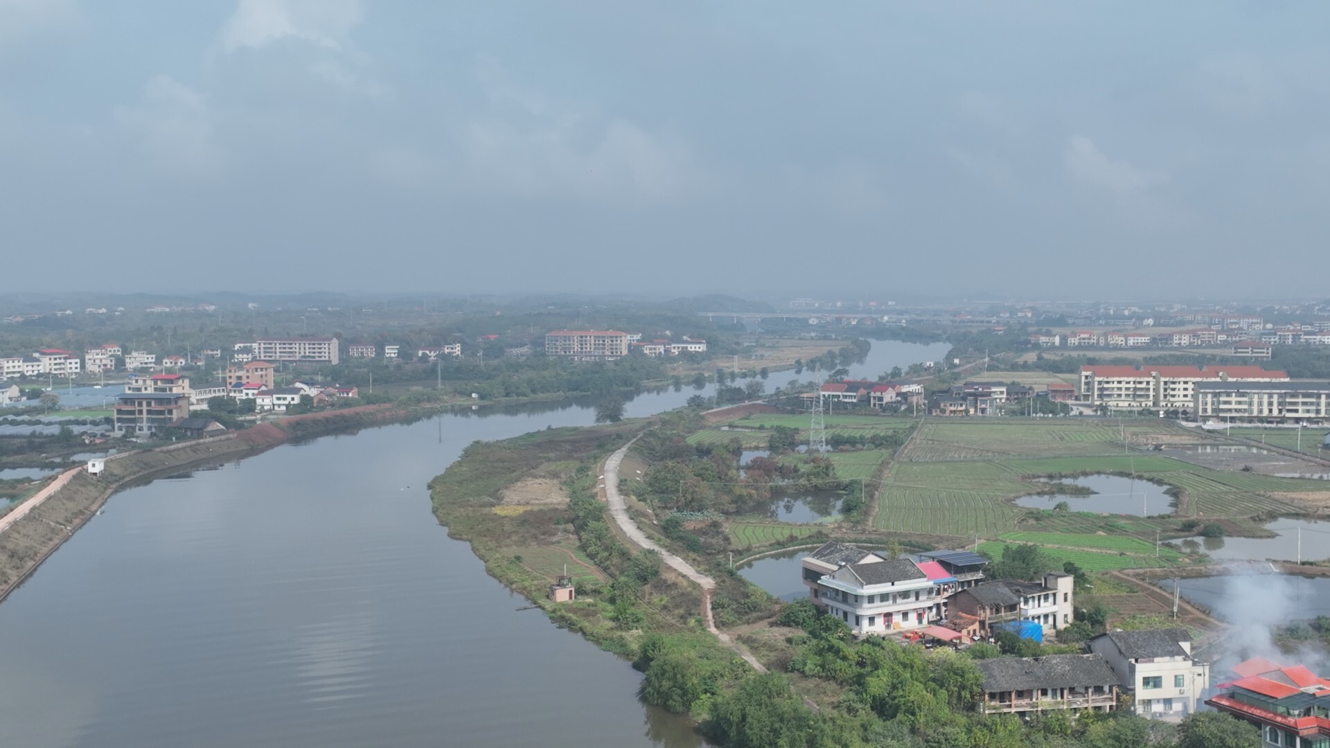 第26个中国记者节·我和工人在一起 | 县自来水公司：保水质优服务 筑牢民生供水“生命线”