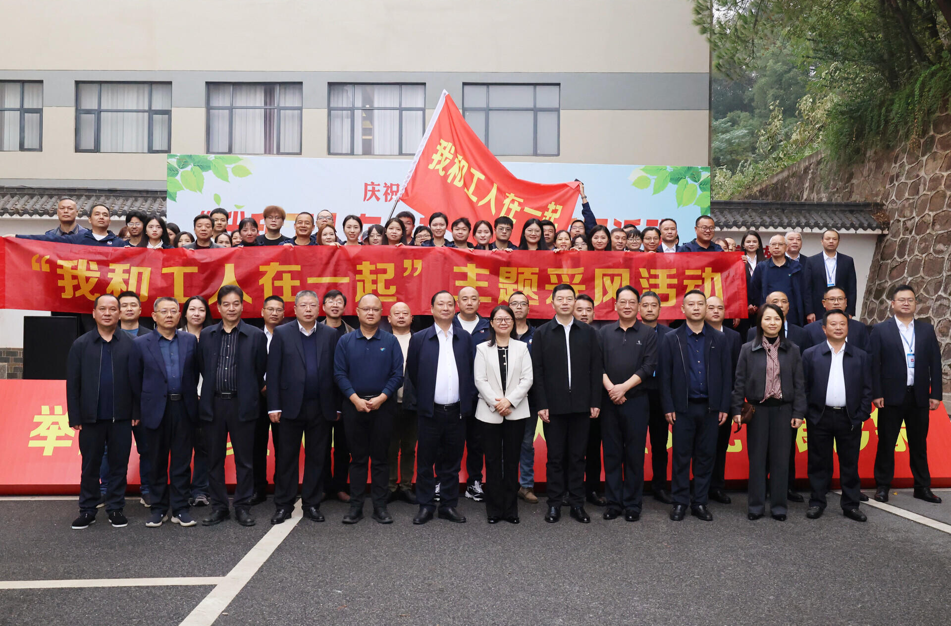 第26个中国记者节·我和工人在一起丨新闻工作者扎根供水一线 以“四力”实践过别样记者节