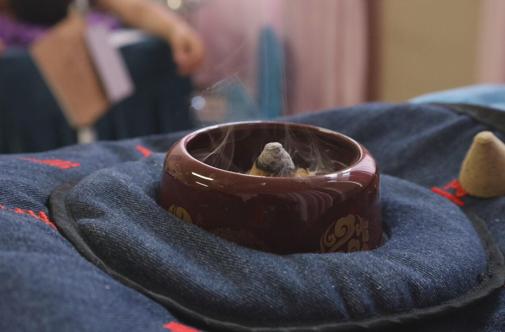 县妇幼保健院：古法艾灸祛寒养元，特色理疗守护健康