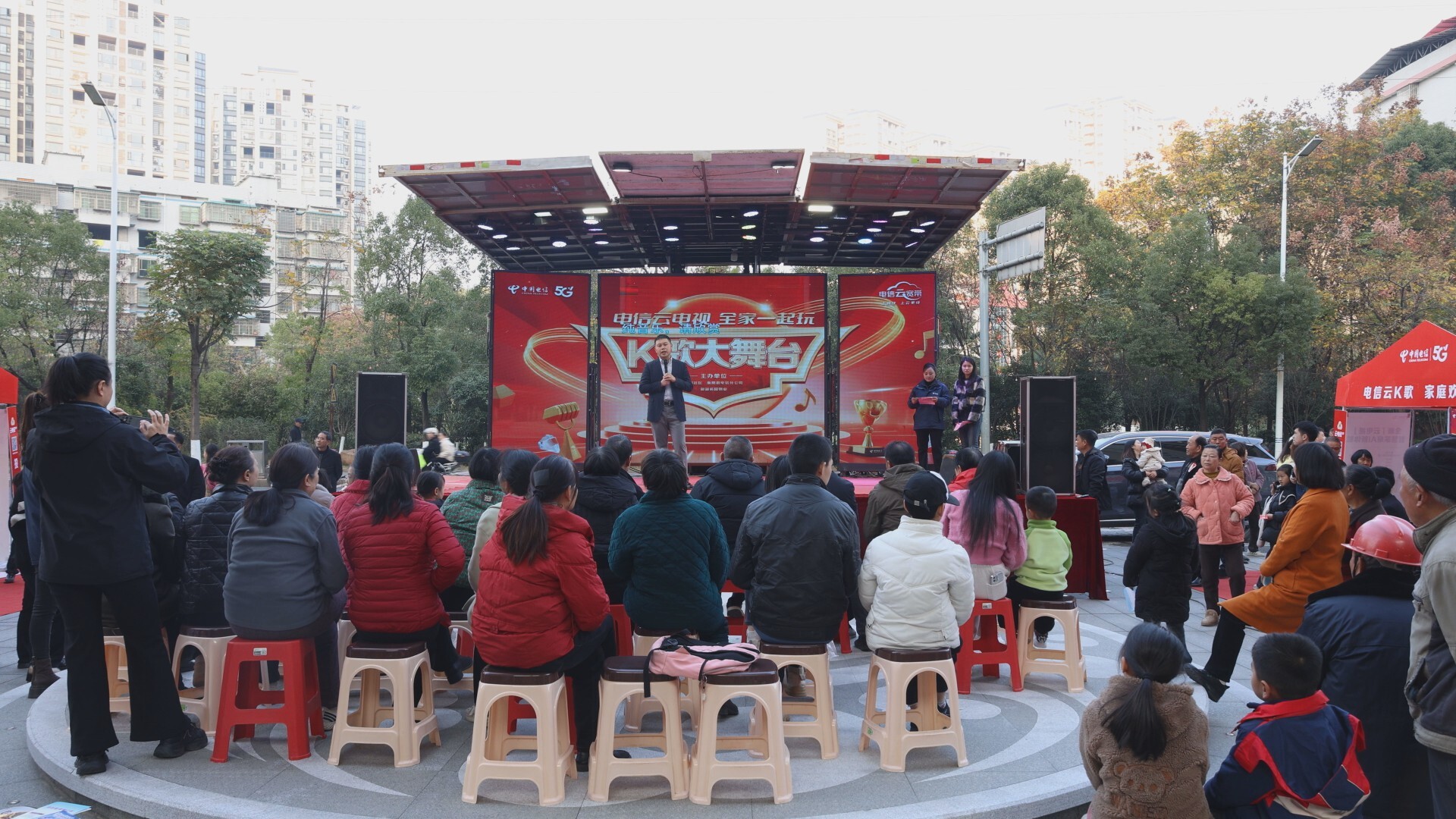 社区“K歌”赛  全民共参与