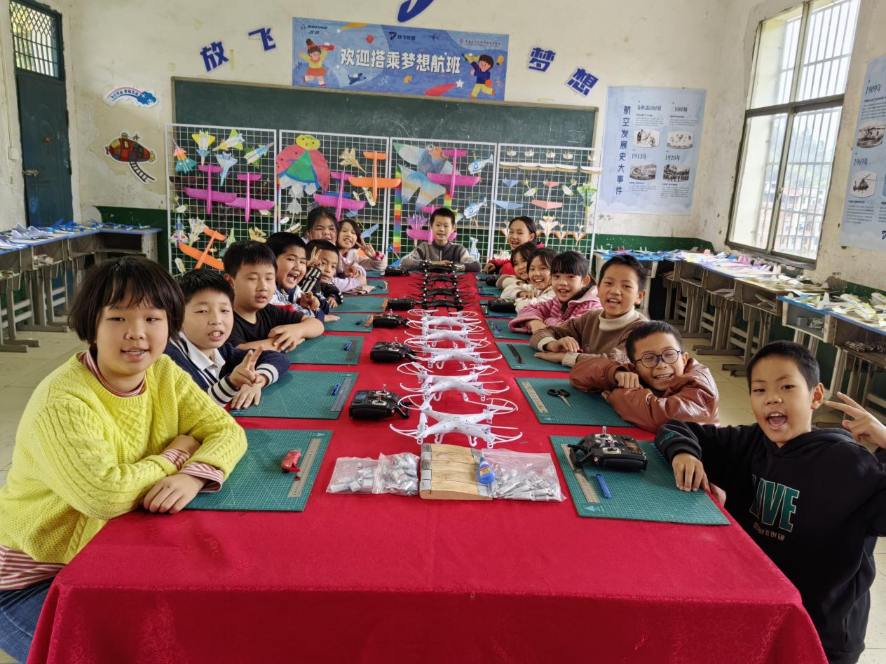 衡阳县九峰学校：我的飞行梦，我的航天心