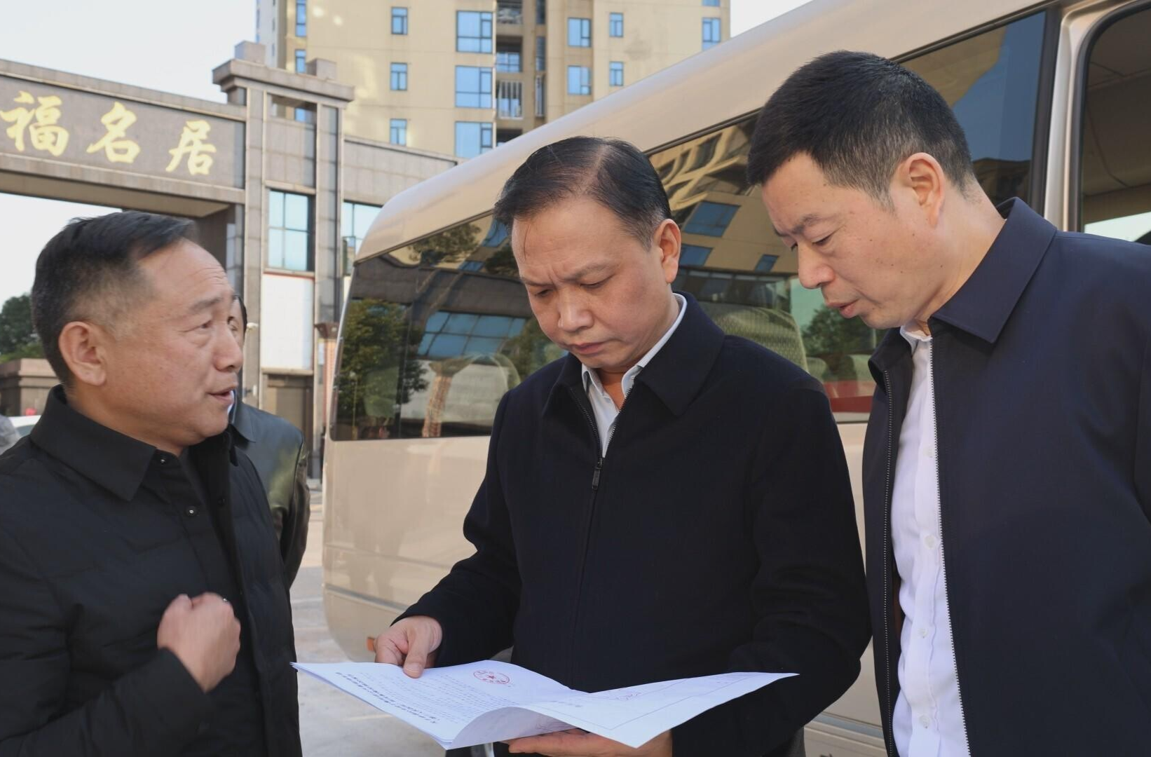 杨峰调度民生实事项目建设：抢抓工期压实责任，以实干实绩惠及千家万户