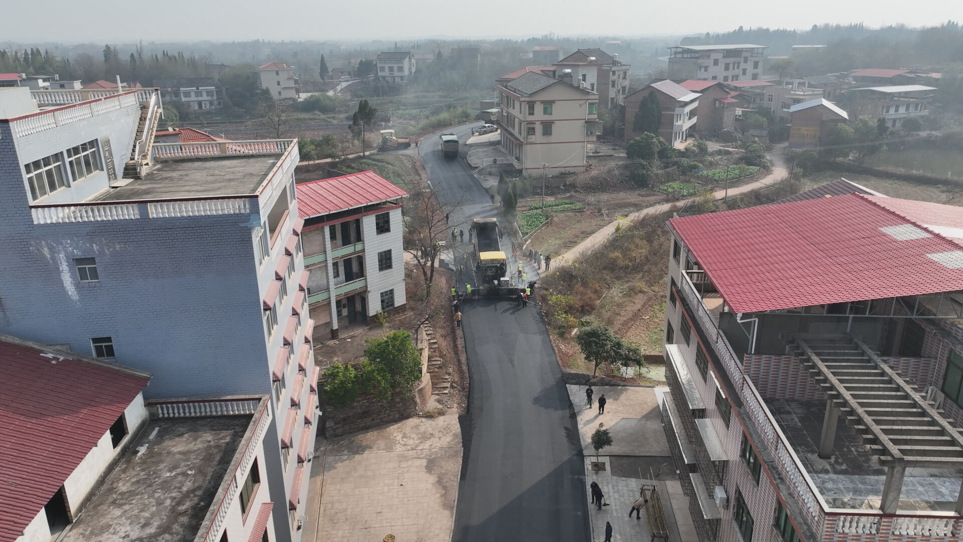 五大行动启新程·城乡面貌提升 长安乡通三级公路油化施工有序推进 预计春节前可全线通车