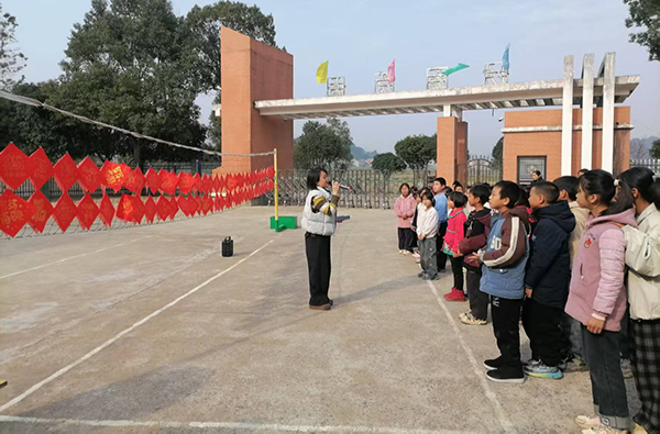 衡阳县坊厢小学：欢声笑语迎元旦 童趣飞扬满校园