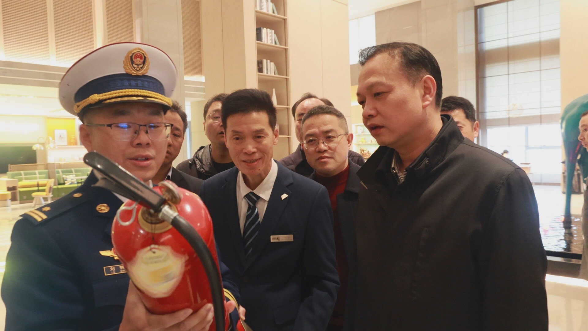 杨峰督导检查安全生产工作  全面排查整治风险隐患 筑牢安全生产防线