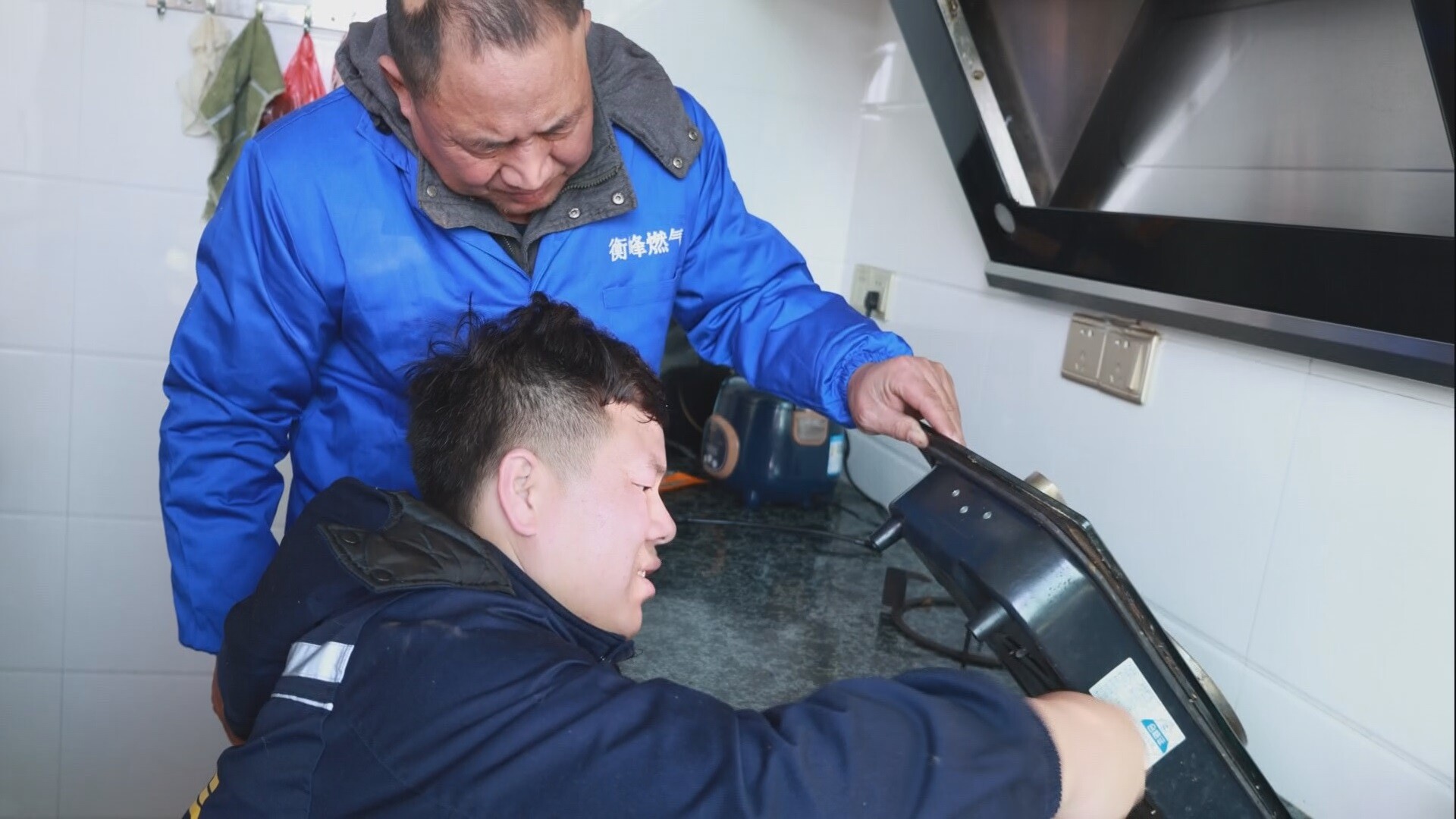 我县免费为2242户特殊群体更换燃气安全装置 守护用气安全