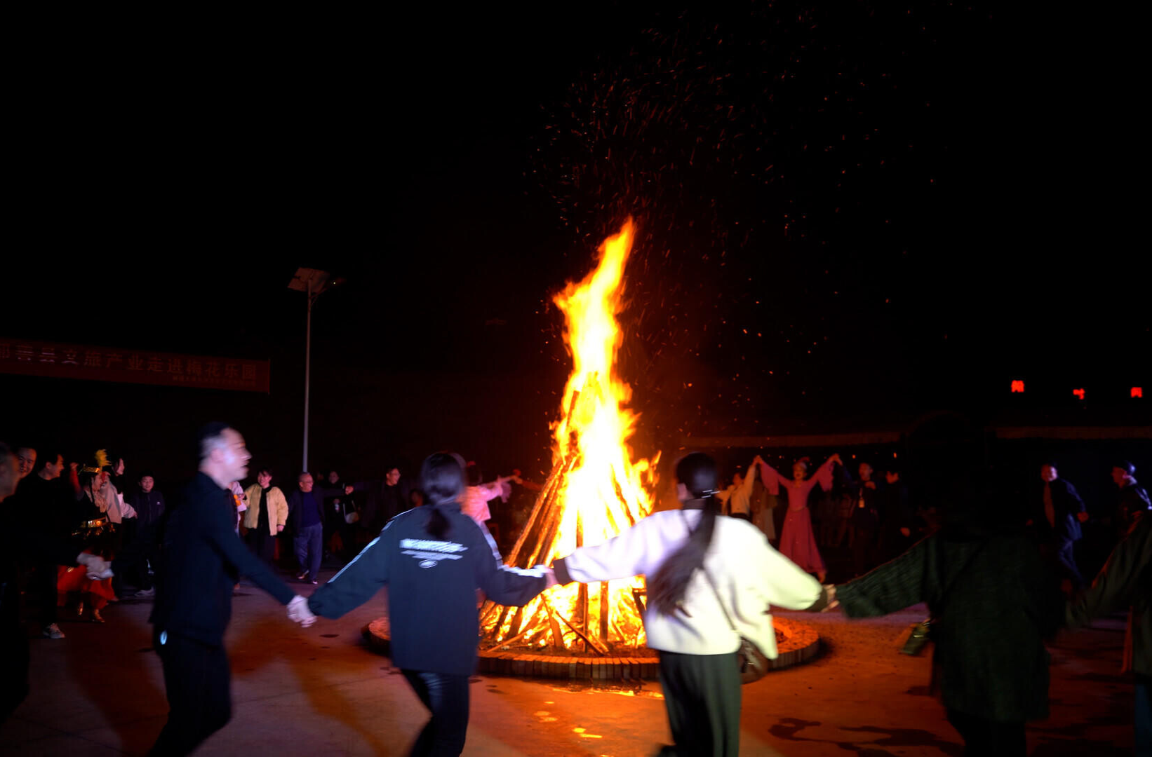 西域风情邂逅蒸阳夜色 湘疆同台共谱文旅新篇