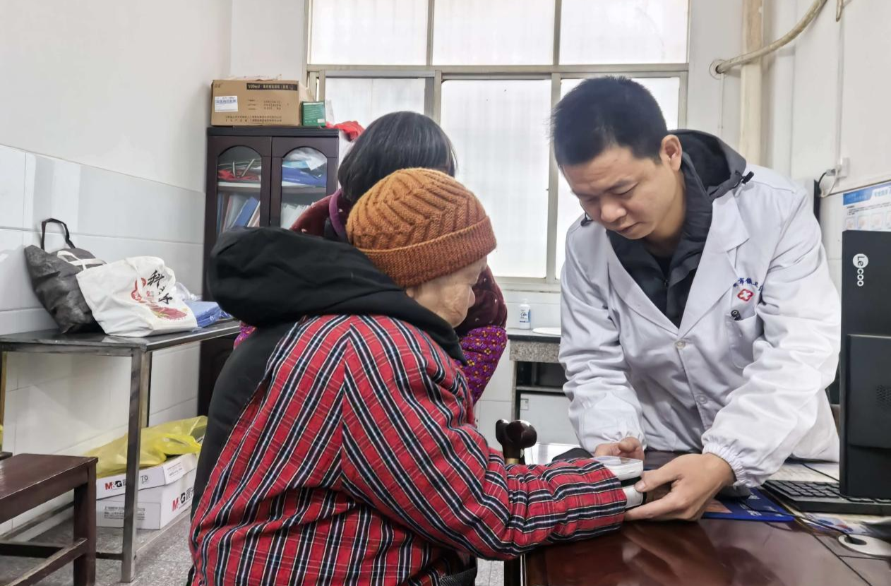 【“十五五”蒸阳群众“我所盼”】之十 万少华：坚守乡土，当好五万乡亲的健康“医”靠